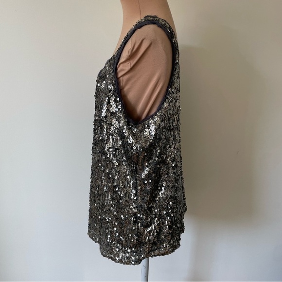 Velvet by Graham & Spencer Leyla Sequined Sleeveless Raw Edge Trim Top NWT Sz L - Picture 4 of 10
